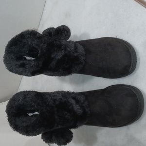 Makalu Women Black Furry Winter Boots. Size 7.5